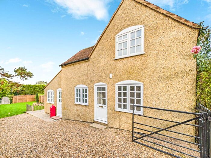 2 Bedroom End Of Terrace House For Sale In Tring Road, Wendover, HP22