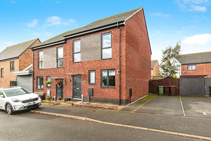 3 Bedroom Semi Detached House For Sale In Curlew View, South Elmsall, Pontefract, WF9