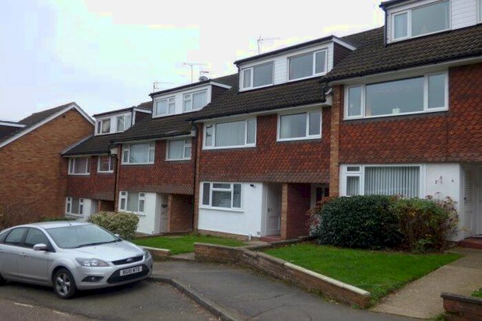 1 Bedroom Flat To Rent In Chapel Court, Billericay, CM12