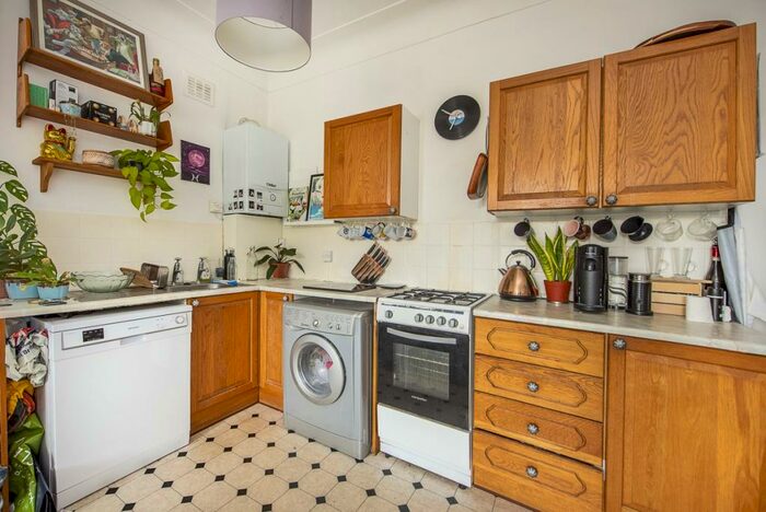 1 Bedroom Flat To Rent In Bedford Hill Balham, SW12