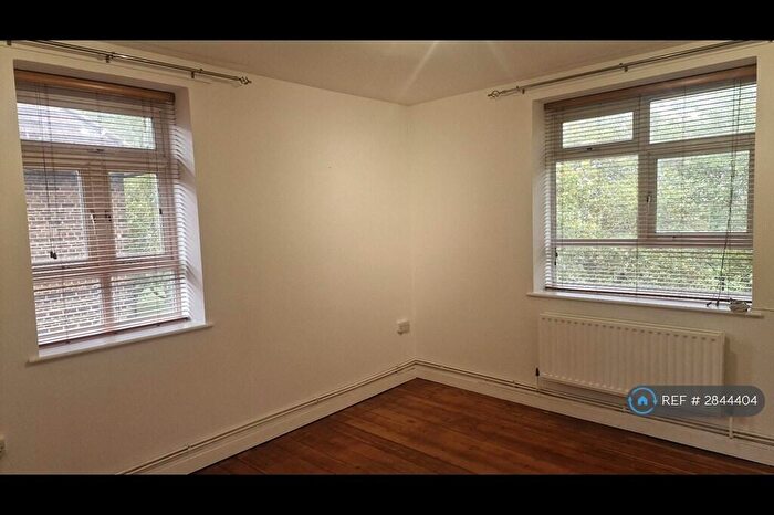 2 Bedroom Flat To Rent In Rivermead House, London, E9