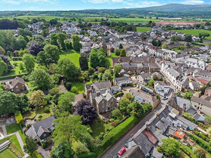 6 Bedroom Semi-Detached House For Sale In Essington, North Tawton, EX20