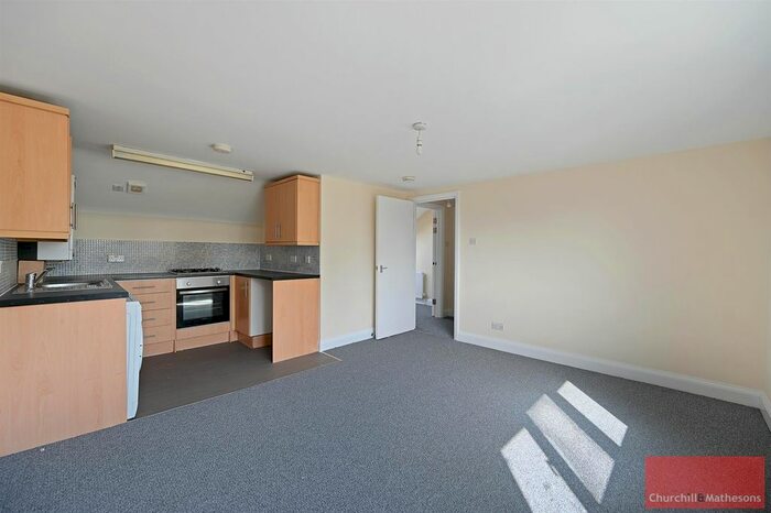 2 Bedroom Flat To Rent In Greenhill Road, London, NW10