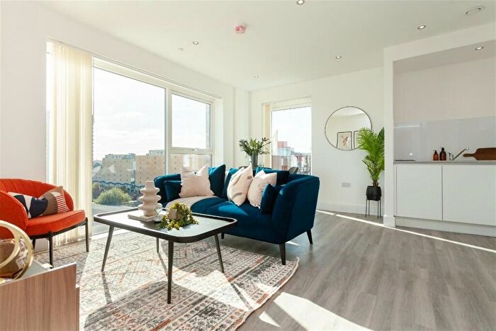 3 Bedroom Flat To Rent In Thames Road, London, E16