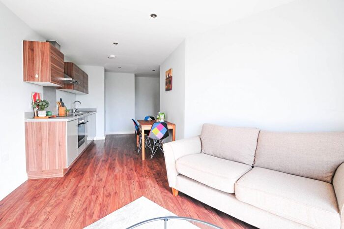 2 Bedroom Flat To Rent In Sillavan Way, Salford, M3