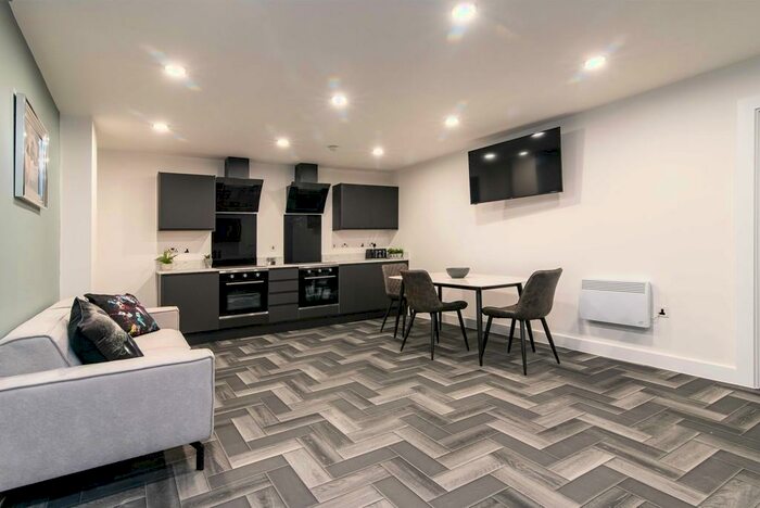 5 Bedroom Apartment To Rent In High Road, Beeston, NG9