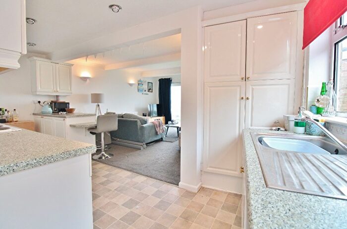 2 Bedroom Chalet For Sale In Chilling Lane, Warsash, Southampton, SO31