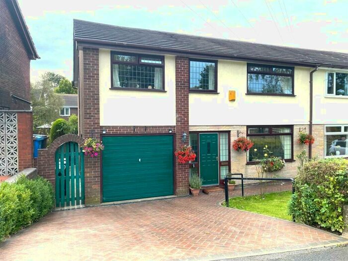 4 Bedroom Semi-Detached House To Rent In Oozewood Road, Royton, Oldham, Greater Manchester, OL2