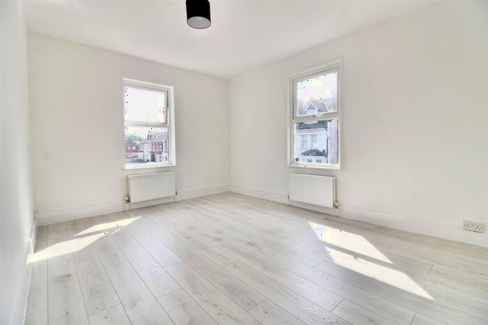 1 Bedroom Flat To Rent In Hemdean Road, Caversham, Reading, RG4