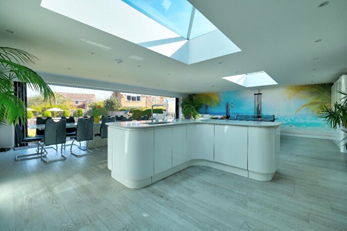 4 Bedroom Detached House For Sale In Crecy Walk, Woodstock, OX20