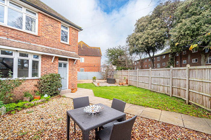 3 Bedroom Semi Detached House For Sale In Velyn Avenue, Chichester, PO19