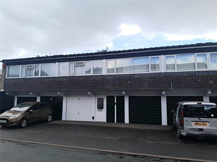 2 Bedroom Flat For Sale In Bushbury Croft, Birmingham, West Midlands, B37