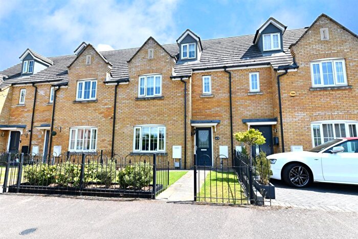 4 Bedroom Terraced House For Sale In Goldfinch Drive, Sandy, SG19