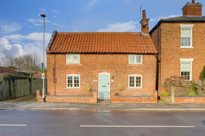 2 Bedroom Cottage For Sale In Main Street, Upton, Newark, Nottinghamshire, NG23