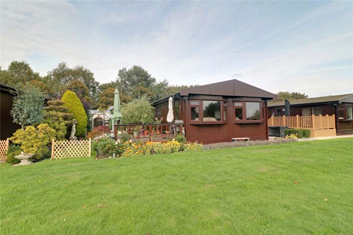2 Bedroom Park Home For Sale In Acacia Avenue, The Elms, Torksey, Lincoln, LN1