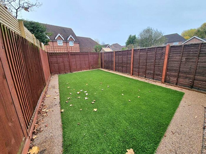 4 Bedroom Semi-Detached House To Rent In Kenny Drive, Carshalton, SM5