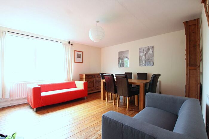 2 Bedroom Flat To Rent In Breasley Close, London, SW15