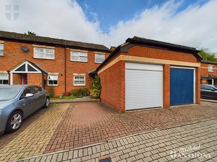 3 Bedroom End Of Terrace House To Rent In Old Brewery Close, Aylesbury, HP21