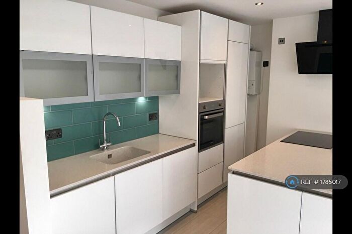 1 Bedroom Flat To Rent In Queens Road, Weybridge, KT13