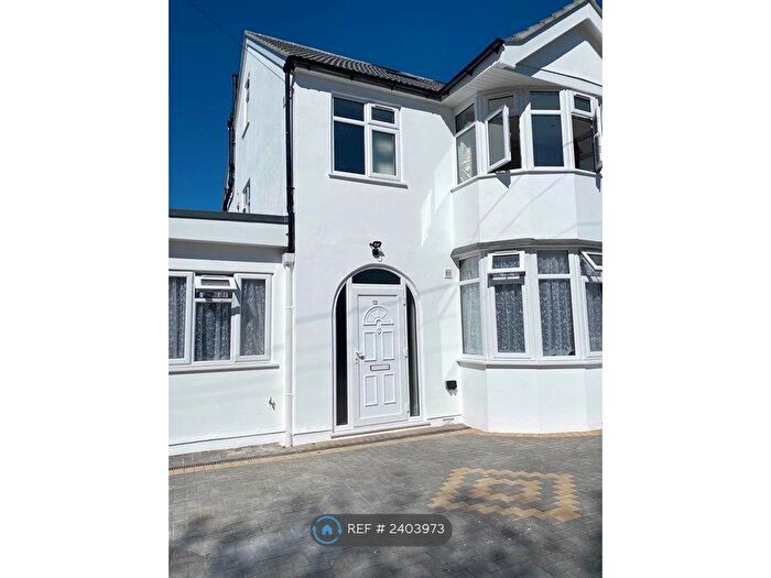 Studio To Rent In London, London, NW10