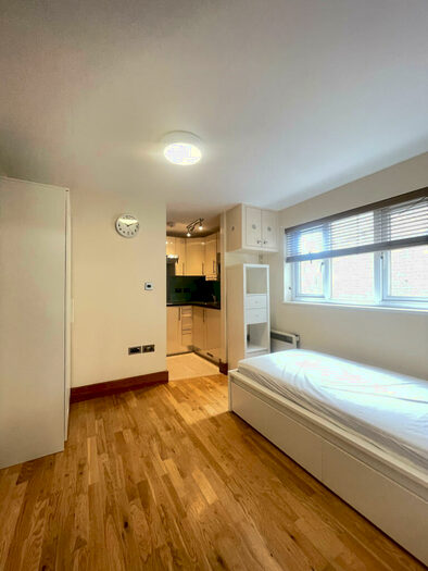 Flat To Rent In Modern Studio Apartment, Chatsworth Road -, Fully Self Contained, E5