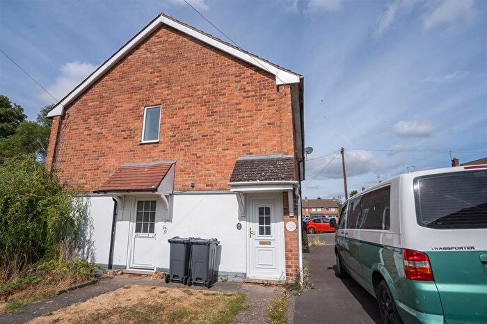 2 Bedroom Maisonette For Sale In Amanda Drive, Birmingham, B26
