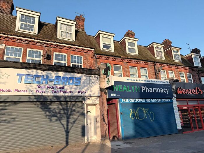 4 Bedroom Flat To Rent In Broadway Parade, Pinner Road, Harrow, Middlesex, HA2