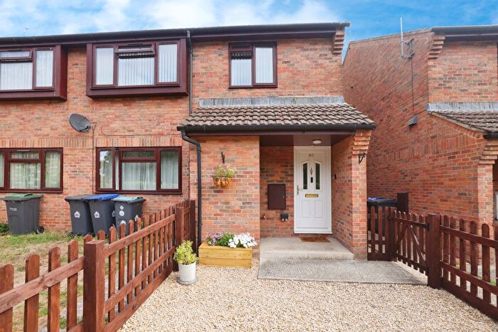 2 Bedroom Maisonette For Sale In Pullman Drive, Salisbury, SP2