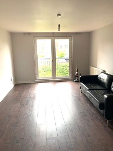2 Bedroom Flat To Rent In New Mart Square, Edinburgh, EH14