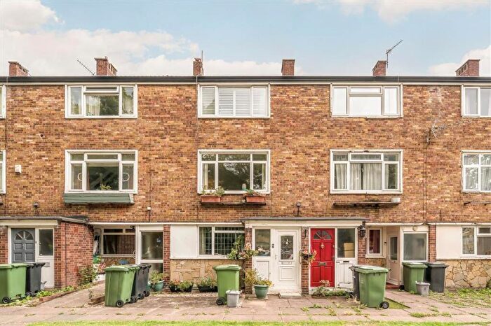 2 Bedroom House For Sale In Burnt Ash Road, Lee, SE12