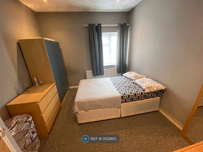 3 Bedroom Flat To Rent In Derby Road, Southampton, SO14