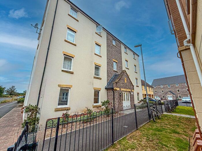 2 Bedroom Flat To Rent In Mill House Road, Norton Fitzwarren, TA2