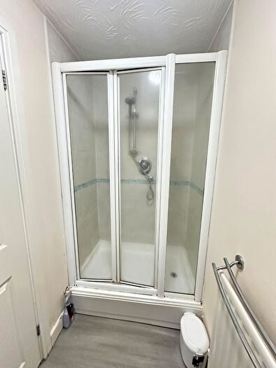 5 Bedroom Town House To Rent In Primrose Close, Luton, Bedfordshire, LU3