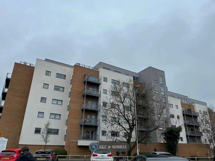 2 Bedroom Flat To Rent In Orchid Court, Tonbridge, TN9