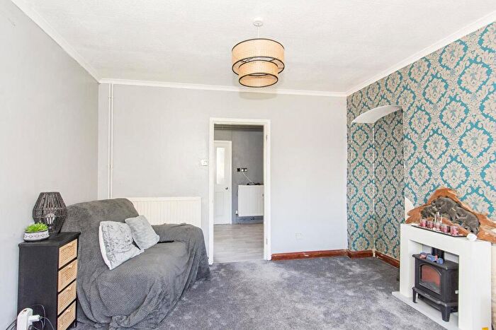 3 Bedroom Semi-Detached House For Sale In Welland Park Road, Market Harborough, LE16