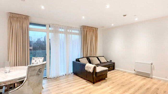 2 Bedroom Flat For Sale In Madeira Street, Poplar, E14