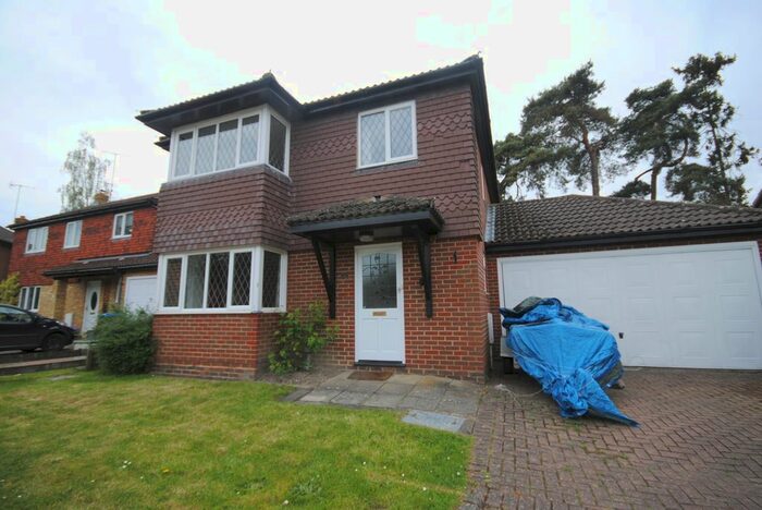 4 Bedroom Detached House To Rent In Ash Close, Lingfield, RH7