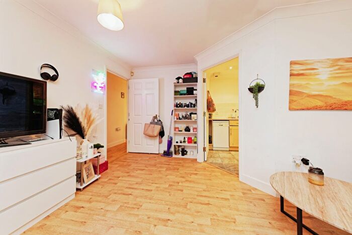 2 Bedroom Flat For Sale In Station Road West, Canterbury, Kent, CT2