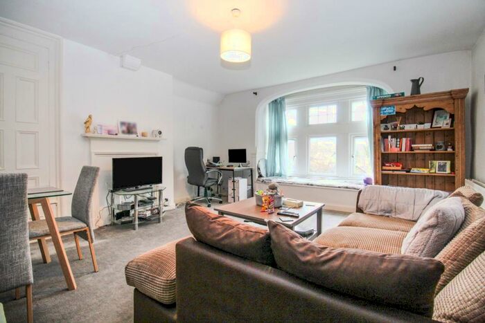 1 Bedroom Apartment To Rent In Burton Crescent, Headingley, LS6