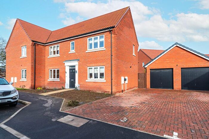 3 Bedroom Semi-Detached House For Sale In Spencer Road, Rackheath, NR13