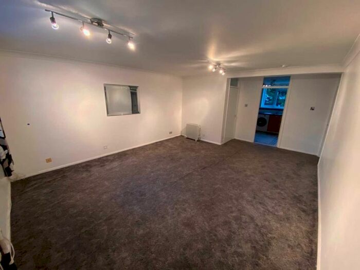 2 Bedroom Flat To Rent In Holt Close, Elstree, WD6