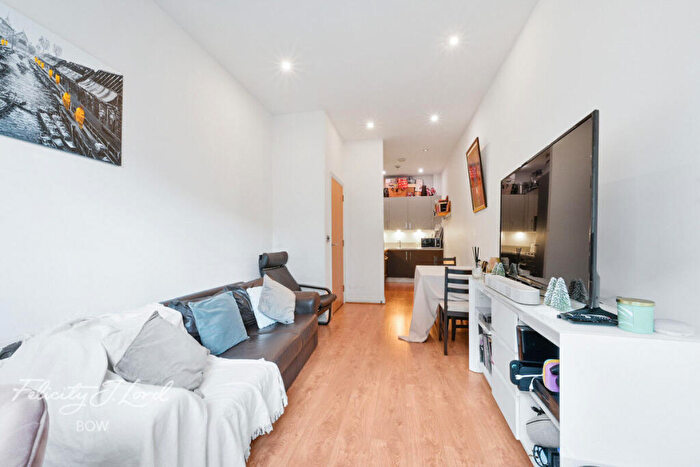 1 Bedroom Apartment For Sale In Aqua Vista Square, London, E3