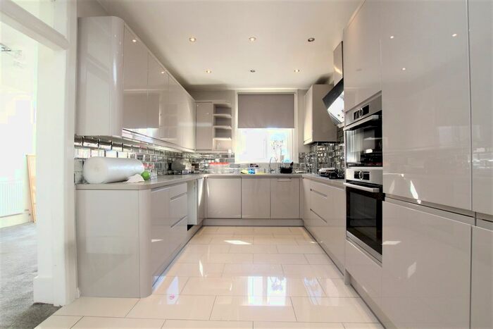 4 Bedroom End Of Terrace House To Rent In Highbury Gardens, Ilford, IG3