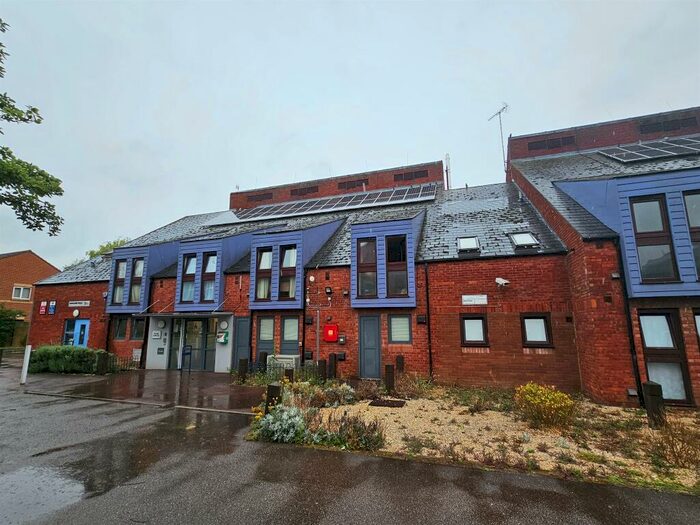 Apartment To Rent In Wycliffe End, Aylesbury, HP19