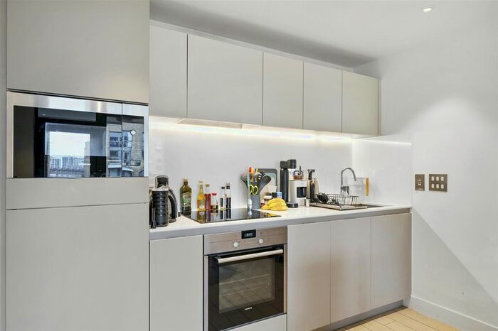 1 Bedroom Flat To Rent In Canalside Square, Angel, N1