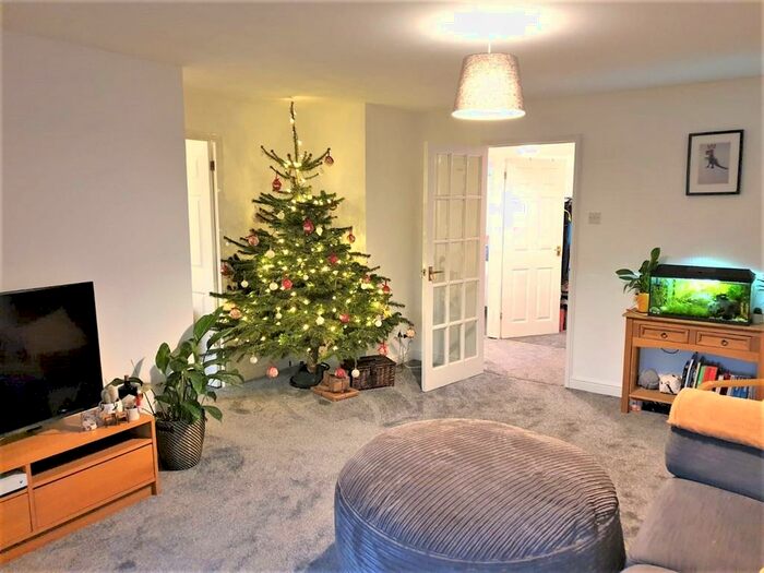 2 Bedroom Flat To Rent In New Road, Mitcham, Surrey, CR4