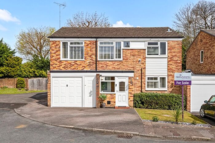 4 Bedroom Detached House For Sale In Allcard Close, Horsham, RH12