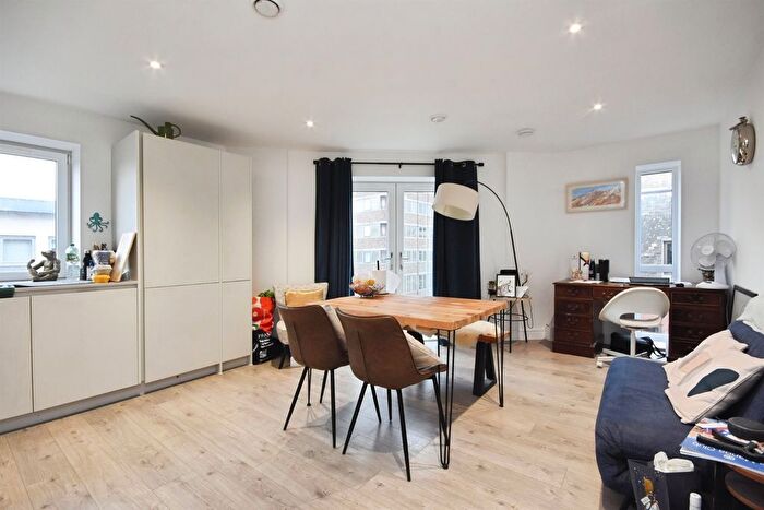 2 Bedroom Flat For Sale In St. James Road, Brentwood, CM14