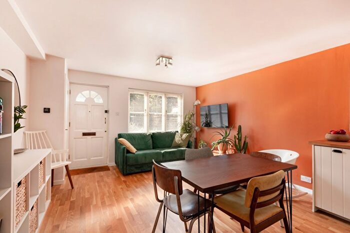 1 Bedroom Flat For Sale In British Grove South, Chiswick Riverside, London, W4