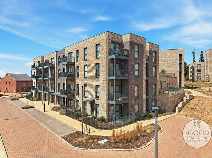 2 Bedroom Flat For Sale In Luctons Close, Loughton, IG10